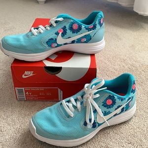 Nike Revolution 3 Shoes